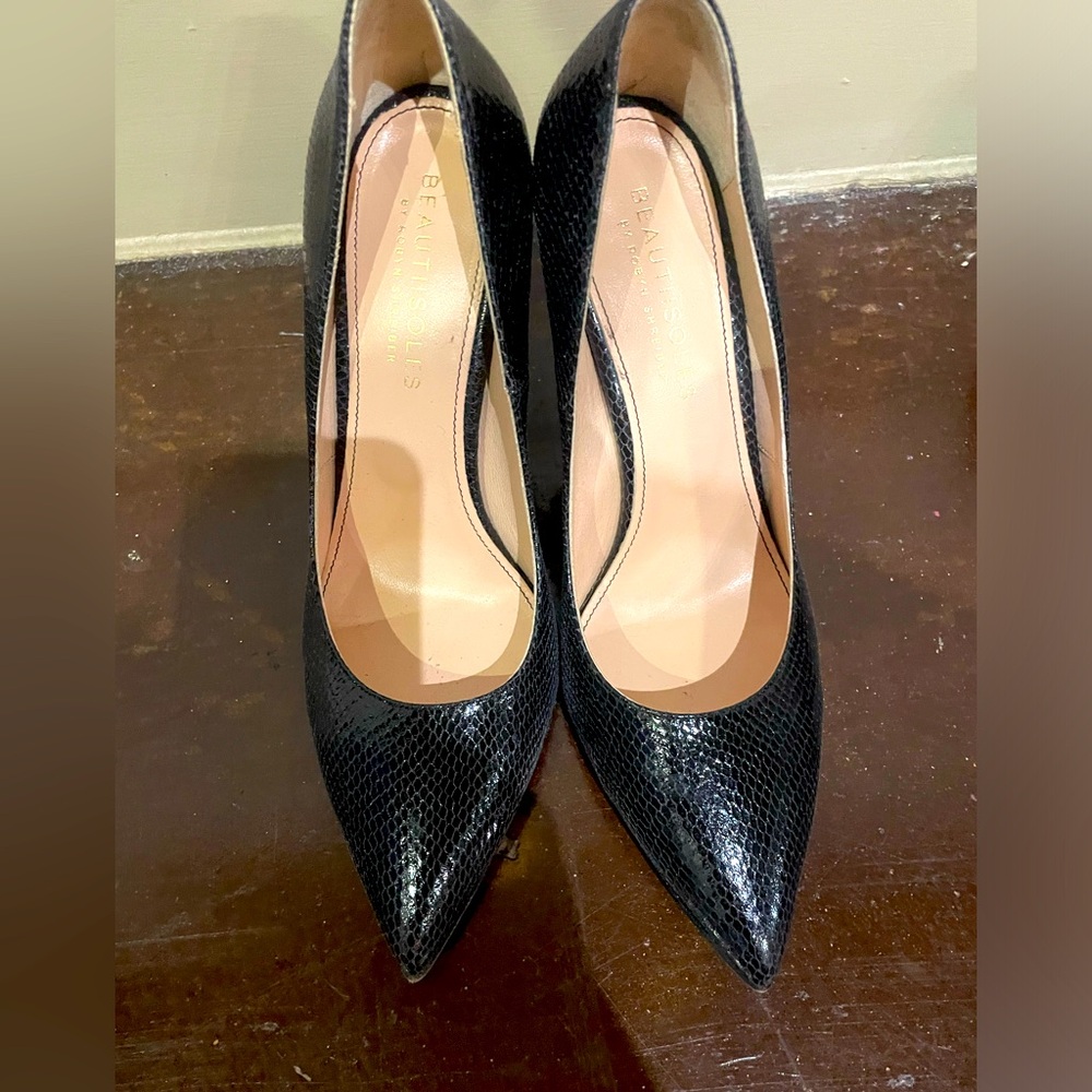 Black pumps. Size. 7.5